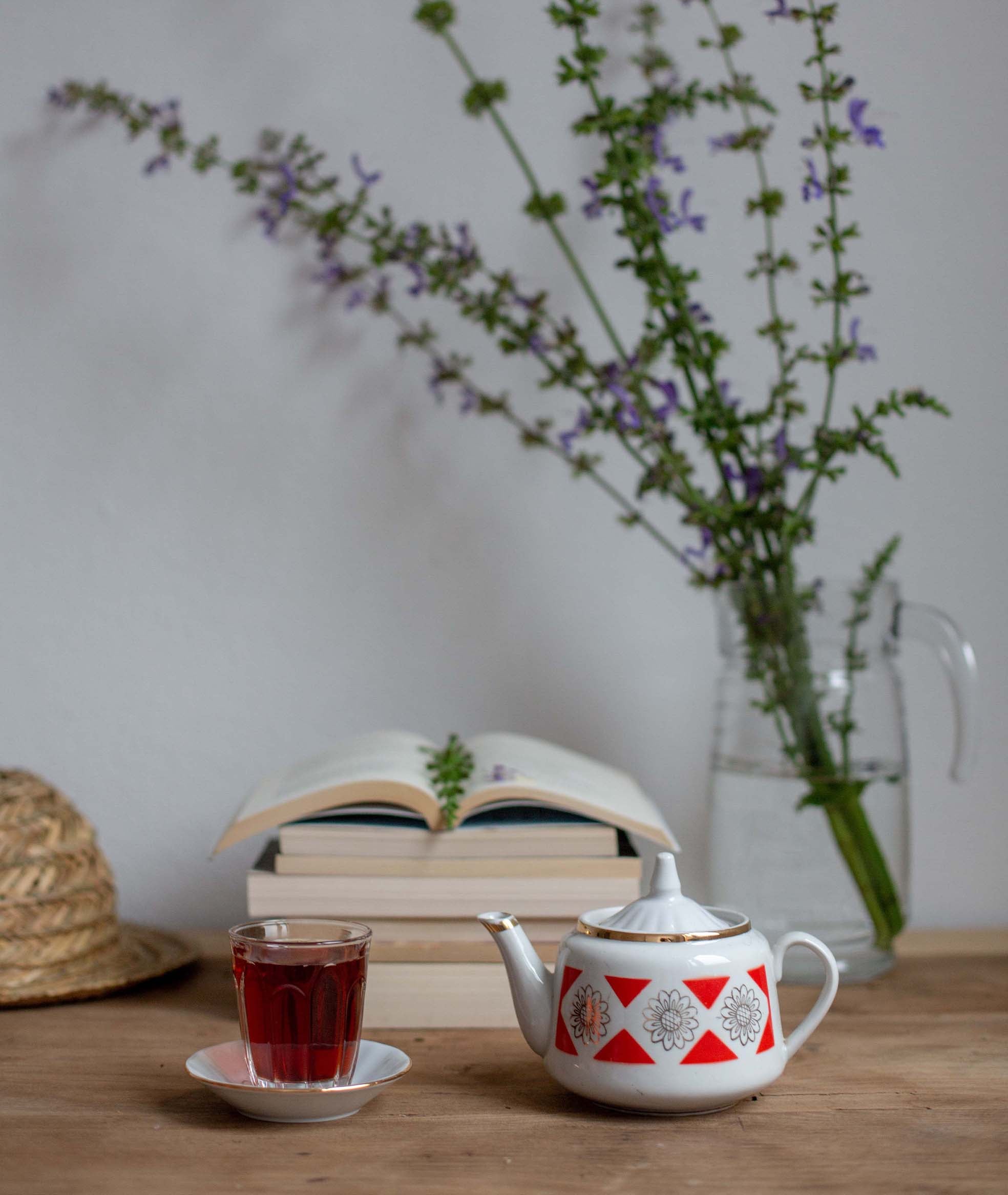 Turkish Tea vs. English Tea: A Tale of Two Traditions